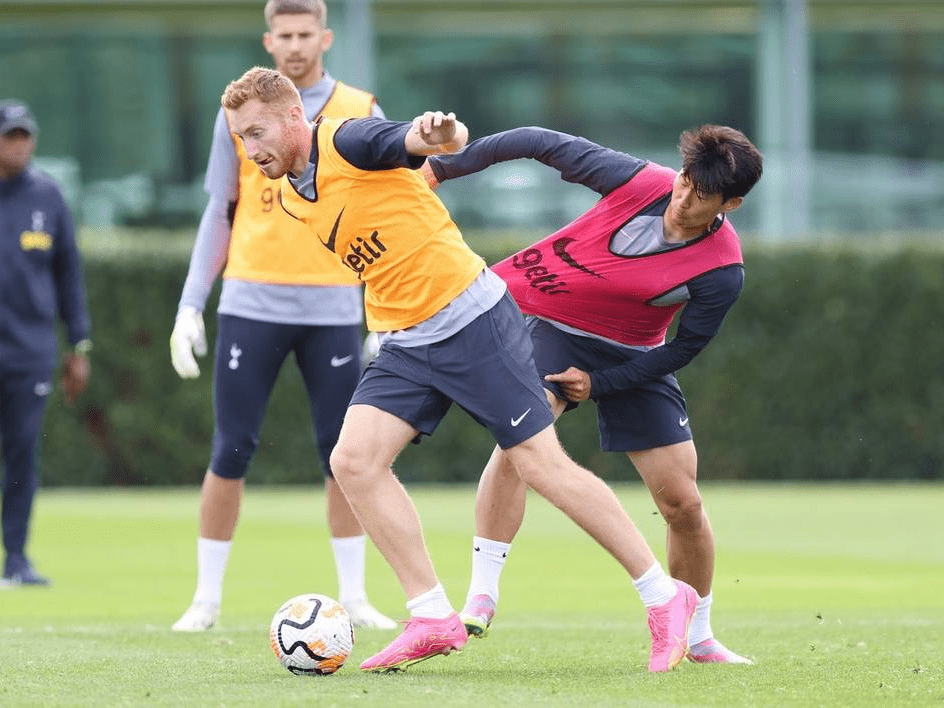 法媒：巴黎和里昂有意承办2028、2029欧联决赛，均已提交意向