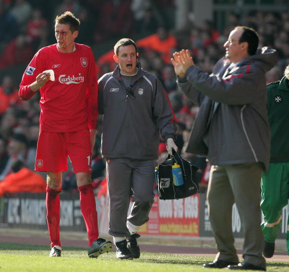 半场战报：温哥华白浪2-0洛杉矶，拉沃尔达、萨比建功（半场速递：温哥华白浪2比0领先洛杉矶，拉沃尔达与萨比破门）