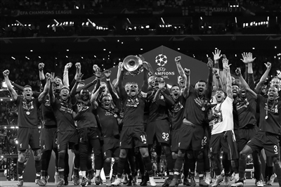 本赛季云南玉昆主场场均观众超2.2万人，带动直接消费2.3亿元（云南玉昆本季主场场均观众超2.2万，直接拉动消费约2.3亿元）