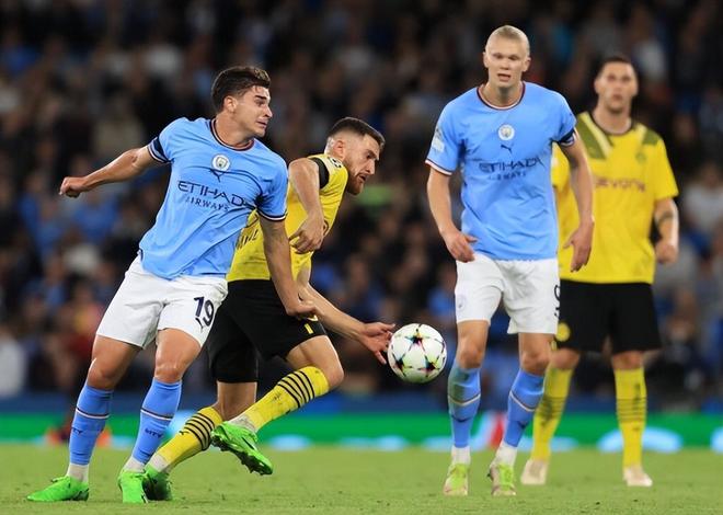 曼联中场组织力再次被质疑（曼联中场调度能力再遭质疑）