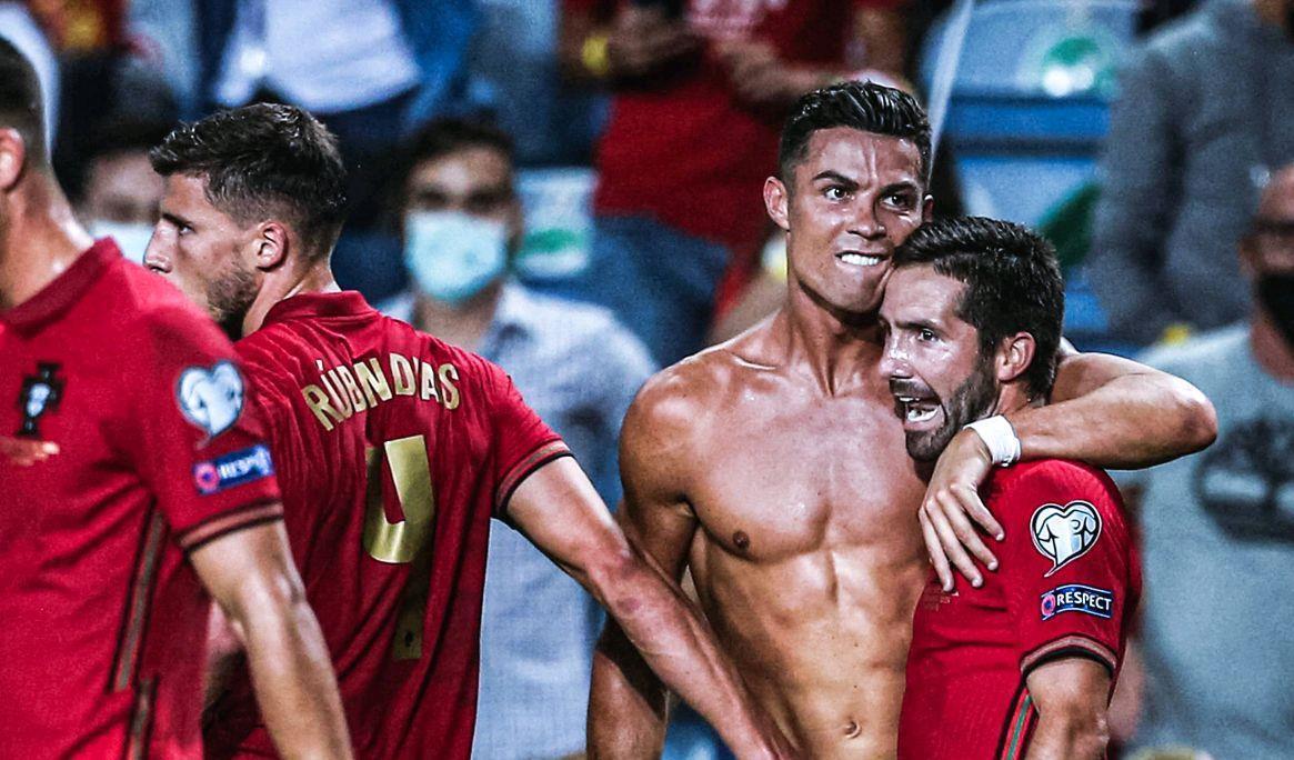 “帅白龙”罗超连克四强，豪取全国自由搏击锦标赛冠军！（帅白龙罗超连斩四强，问鼎全国自由搏击锦标赛！）