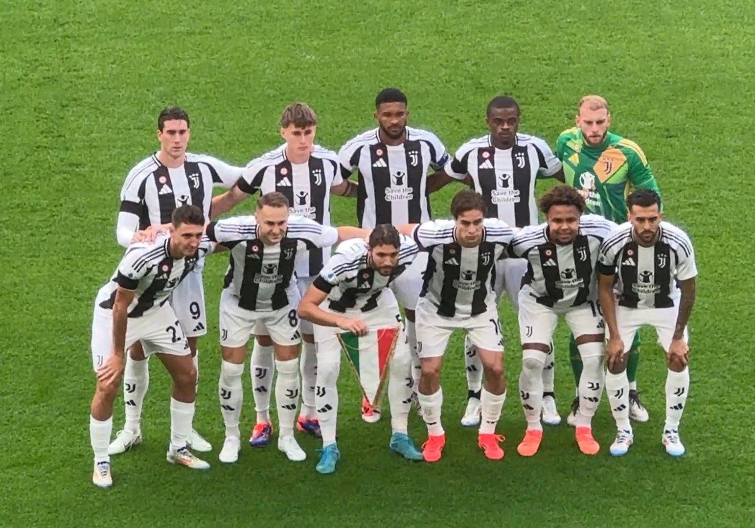 状态火热！克洛尼首节三分4中3独砍14分（火力全开！克洛尼首节14分，三分4投3中）