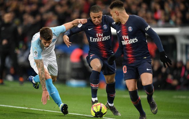 意媒：小法以后留在意甲可能性不大，大概率会前往巴萨或曼城（意媒：小法留在意甲希望渺茫，大概率转投巴萨或曼城）