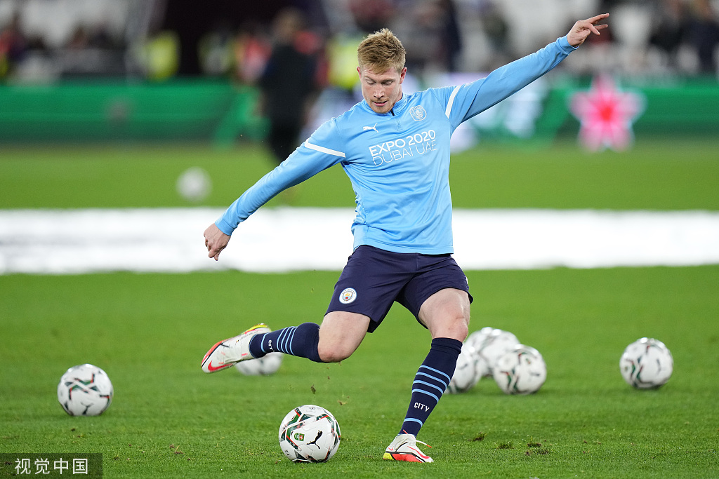 足协杯赛前举办垫场赛，张凌峰等四名成年球员对阵五十名小球员（足协杯赛前上演垫场表演赛：张凌峰领衔四名成年球员对阵50名小球员）