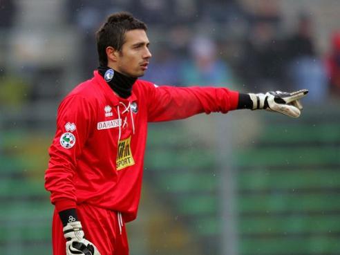 曼城瓜帅巧妙调整战胜热刺（瓜帅妙招助曼城击败热刺）