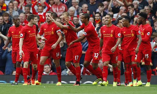 随阿根廷队在西班牙公开训练，梅西：感谢今天到场的所有人（阿根廷队在西班牙进行公开训练课，梅西向到场观众致谢）