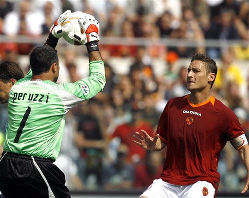 歌名应景，著名歌唱家波切利在世界杯抽签仪式演唱《今夜无人入眠》（世界杯抽签仪式上，波切利献唱《今夜无人入眠》，曲名颇为应景）