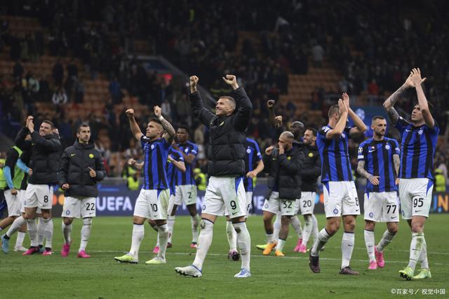 斯卢茨基：我们丢球后不得不加强进攻，这给了对手很多空间（斯卢茨基：失球后我们被迫压上进攻，给了对手更多空当）