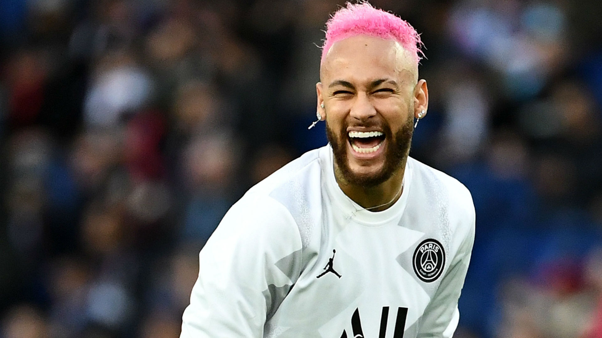 记者：赫伊森等5名后卫缺席皇马训练，阿森西奥遭遇病毒感染（据记者报道，皇马训练赫伊森等5名后卫缺席，阿森西奥感染病毒）