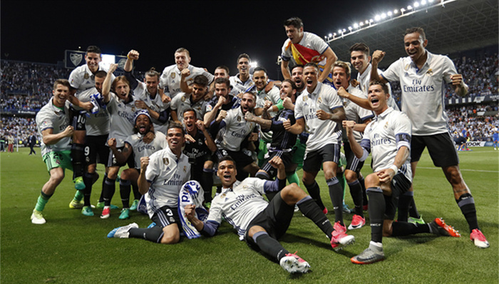 库里一战刷爆纪录！勇士全场沸腾（库里一战打破多项纪录！勇士主场嗨翻天）