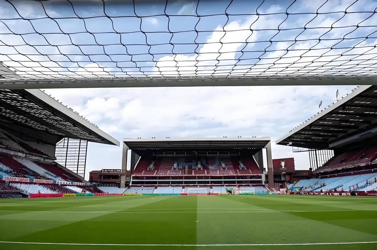 20分钟进2球，德里乌赫当选埃因霍温客场4-1利物浦全场最佳