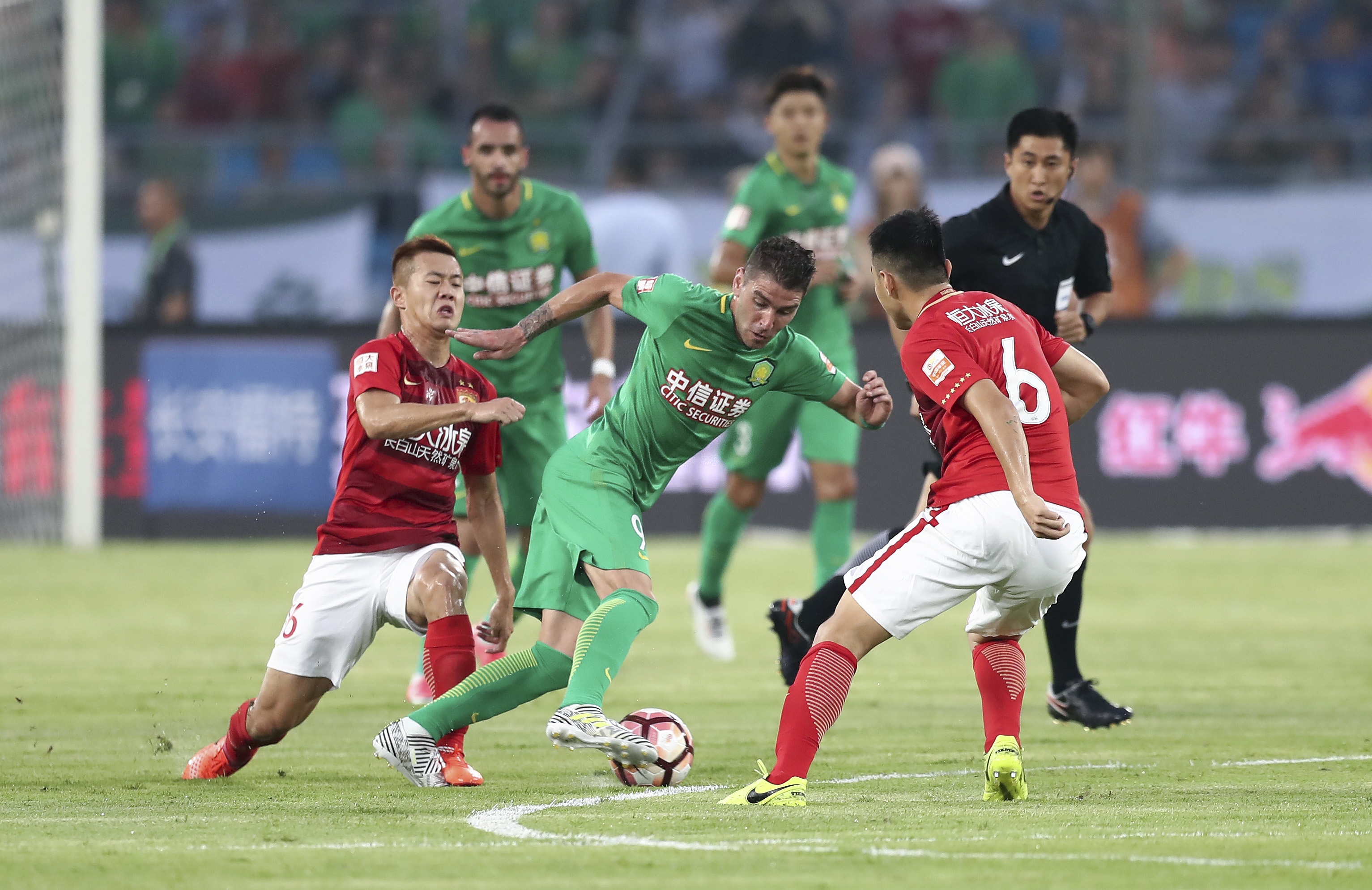 阿坎吉：比赛不轻松我们也没能持续掌控局势，但这3分很重要（阿坎吉：比赛艰难，我们未能长时间掌控局面，但这3分至关重要）