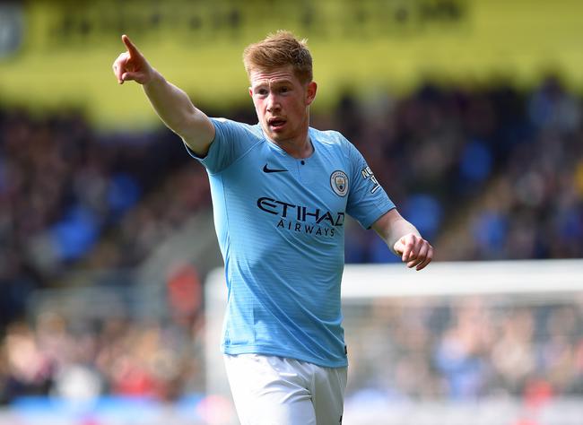 姆巴佩西甲第15轮狂轰3球，助皇马3-0胜毕巴，状态惊人，成为当世足坛第一人。（西甲第15轮，姆巴佩帽子戏法助皇马3-0毕巴，状态惊艳，直指当今足坛第一人）